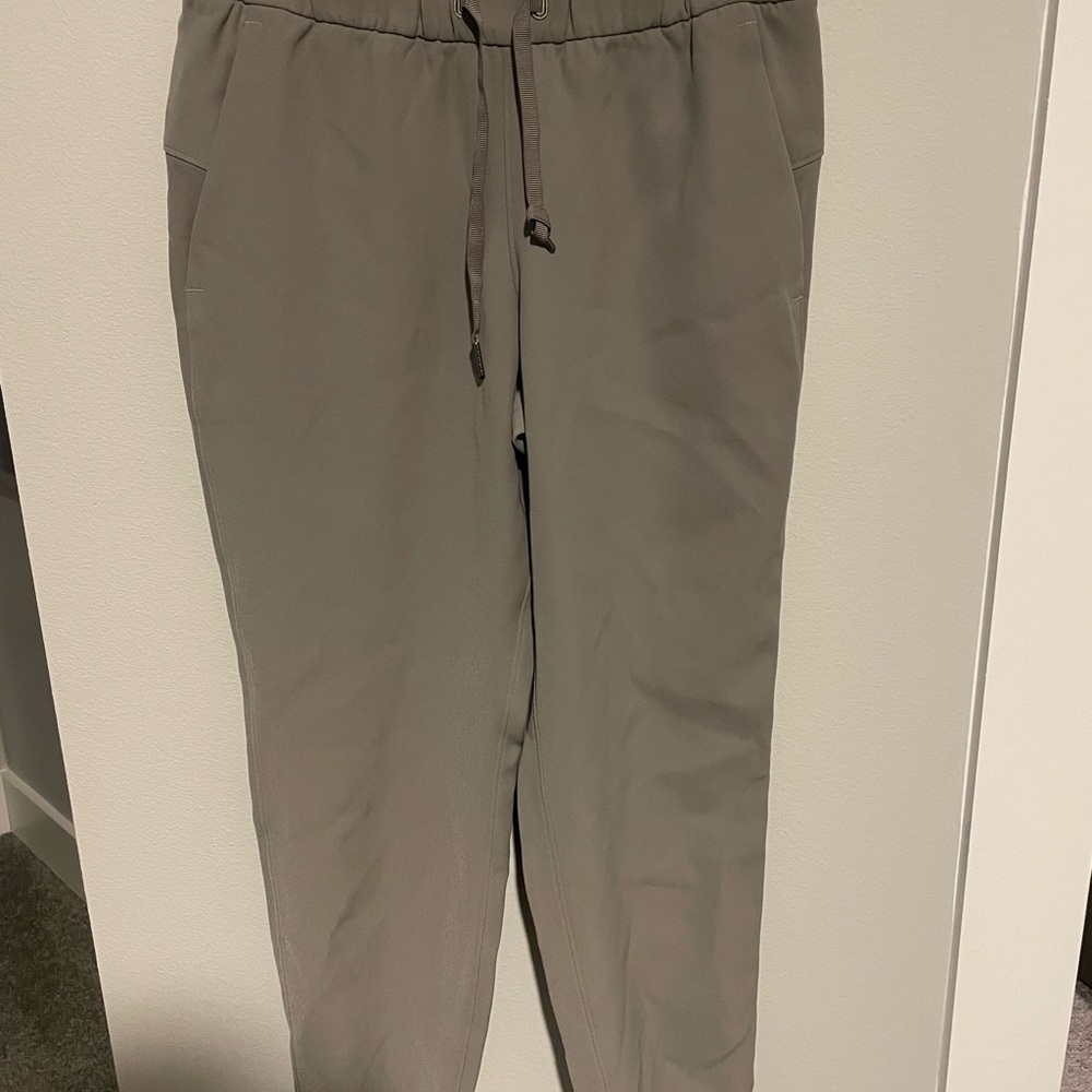 Lululemon Carbon Dust On the Fly Mid-Rise Jogger